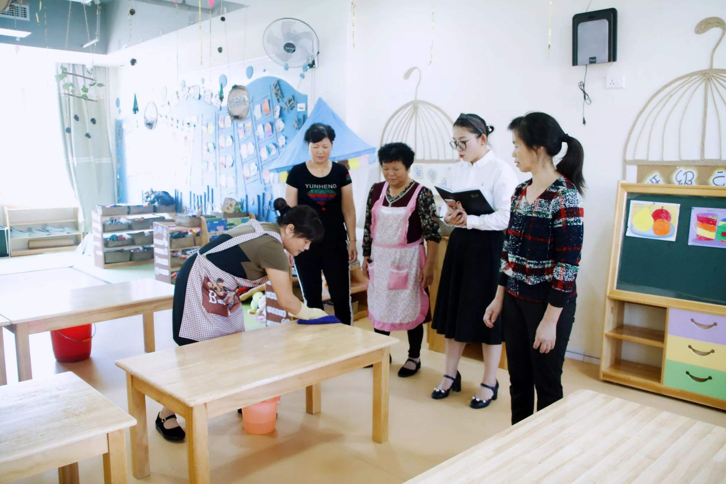 包含《幼儿生活活动保育（全彩微课版扫码看资深保育员亲身示范）宋彩虹，邹梦雨，龚敏》【摘要书评试读】-京东图书的词条