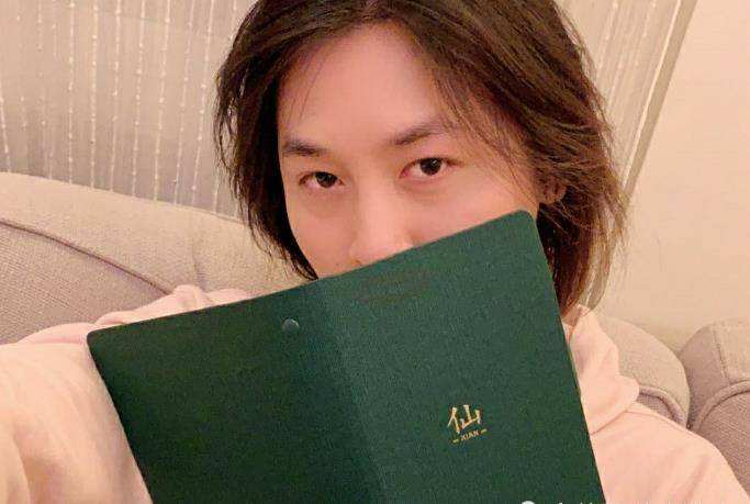 张大仙开播第一句笑喷众人,网友:尿仙实锤,你猜他今去几次厕所_虎牙_仙友_进行的简单介绍 张大仙开播第一句笑喷众人,网友:尿仙实锤,你猜他今去几次厕所_虎牙_仙友_进行的简单介绍