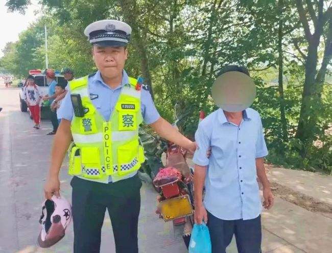 包含驾车冲卡拖行警察！无期徒刑！_网易订阅的词条