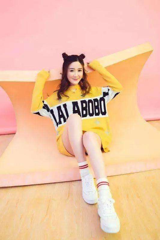 关于斗鱼温柚直播从不露手,被质疑是代打,网友直言跟他大哥骚白学的_那批的信息 关于斗鱼温柚直播从不露手,被质疑是代打,网友直言跟他大哥骚白学的_那批的信息