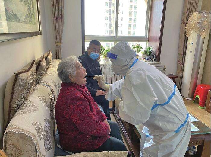 包含人民日报点赞济南“智慧养老平台”：智能技术守护独居老人安心-时政要闻-舜网新闻的词条