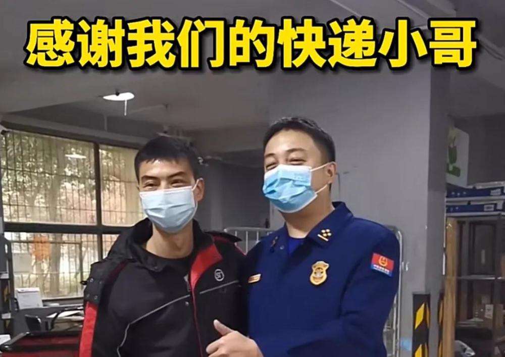 关于可怜天下父母心!大爷用三块五毛换来一百元的话费充值,业务员小哥值得点赞的信息 关于可怜天下父母心!大爷用三块五毛换来一百元的话费充值,业务员小哥值得点赞的信息