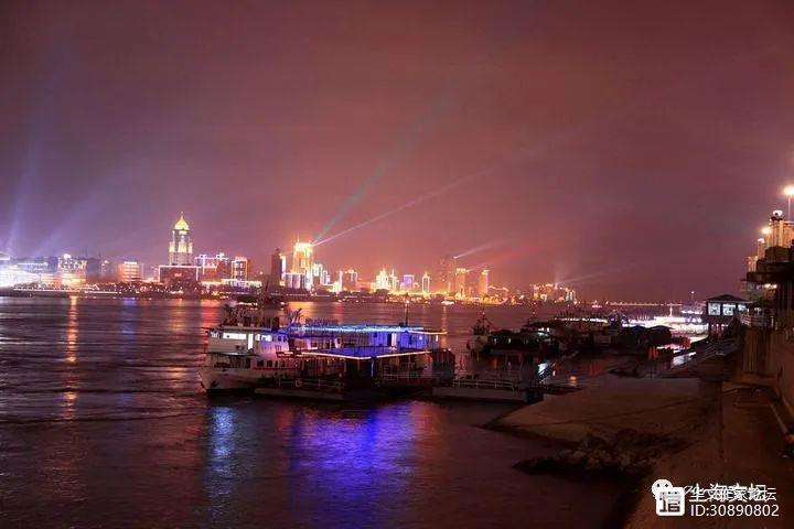 诗词《七绝三首武汉加油》一百首艾方成的简单介绍