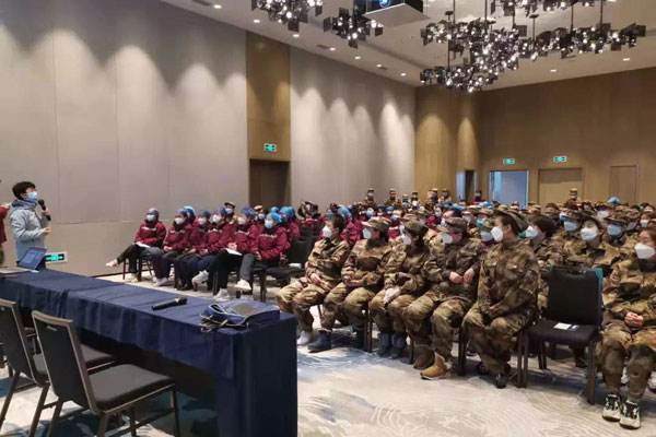 诗词《七绝三首武汉加油》一百首艾方成的简单介绍