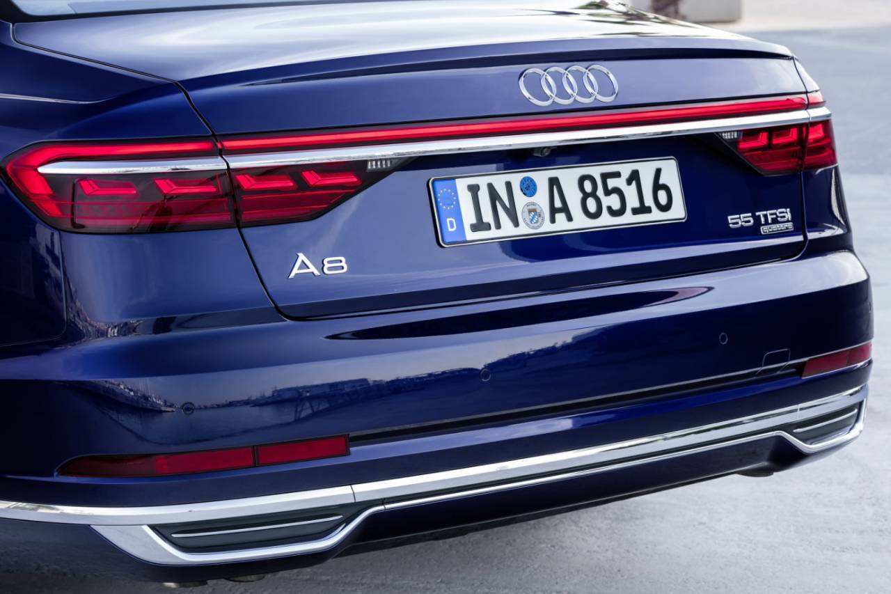 前妻坐奥迪里，看到前夫为五毛钱讨价还价，不料下一幕让她羡慕了的简单介绍