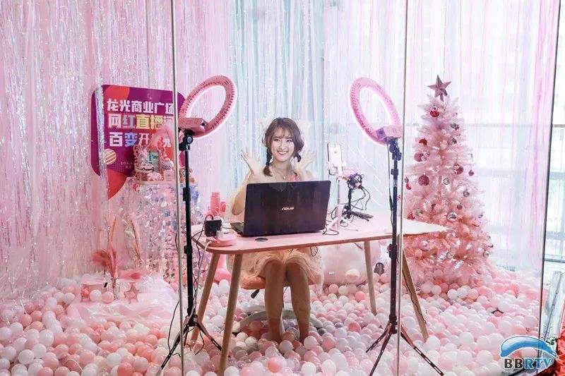 直播间怎样弄假粉让别人看上去自己直播间人气很高很热闹?_百度知道的简单介绍 直播间怎样弄假粉让别人看上去自己直播间人气很高很热闹?_百度知道的简单介绍