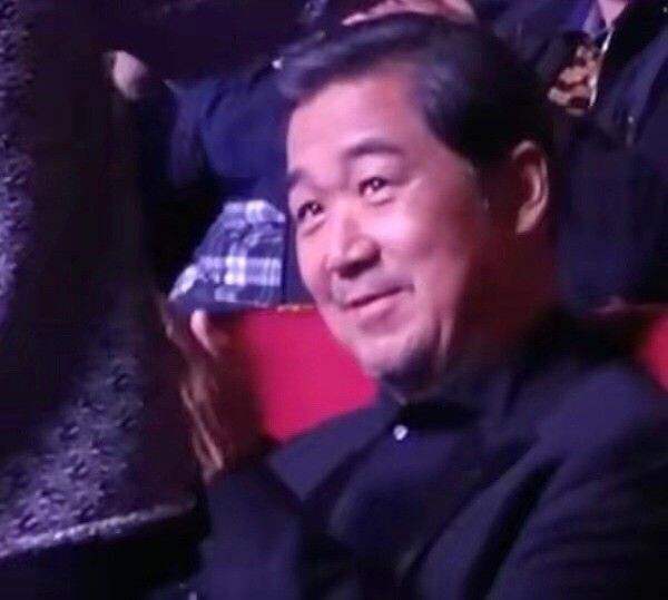 张国立娇羞表情刷爆朋友圈，这个老头不演戏，主持干得风生水起！_李白的简单介绍