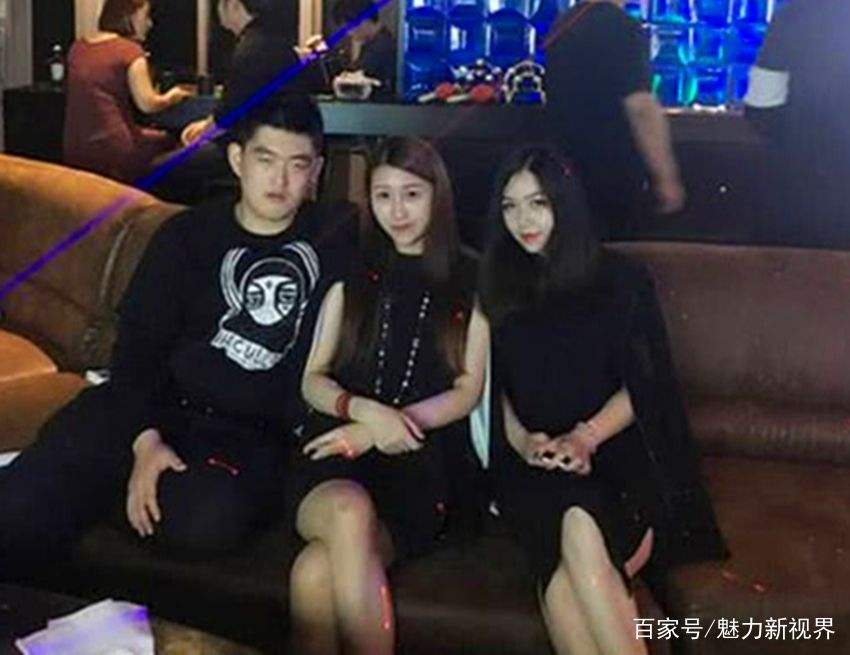 赵本山儿子被曝直播间刷礼物,出手阔绰一次上万,作风奢侈引热议_赵一楠_球球_平台的简单介绍 赵本山儿子被曝直播间刷礼物,出手阔绰一次上万,作风奢侈引热议_赵一楠_球球_平台的简单介绍