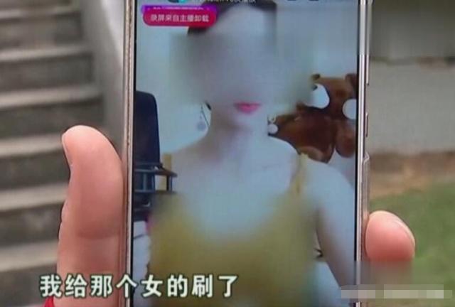 斗鱼土豪刷礼物玩拔毛，连续输出10万，主播：不行了，我投降！的简单介绍