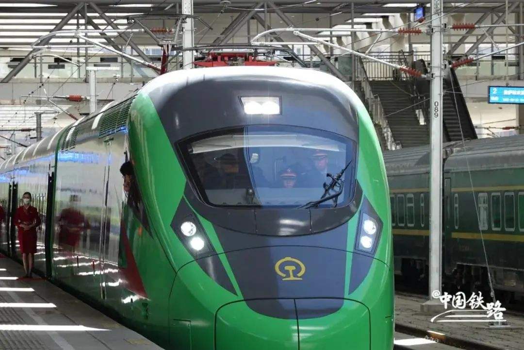 关于更高速更智能！中纪委机关报整版点赞复兴号_中国纪检的信息