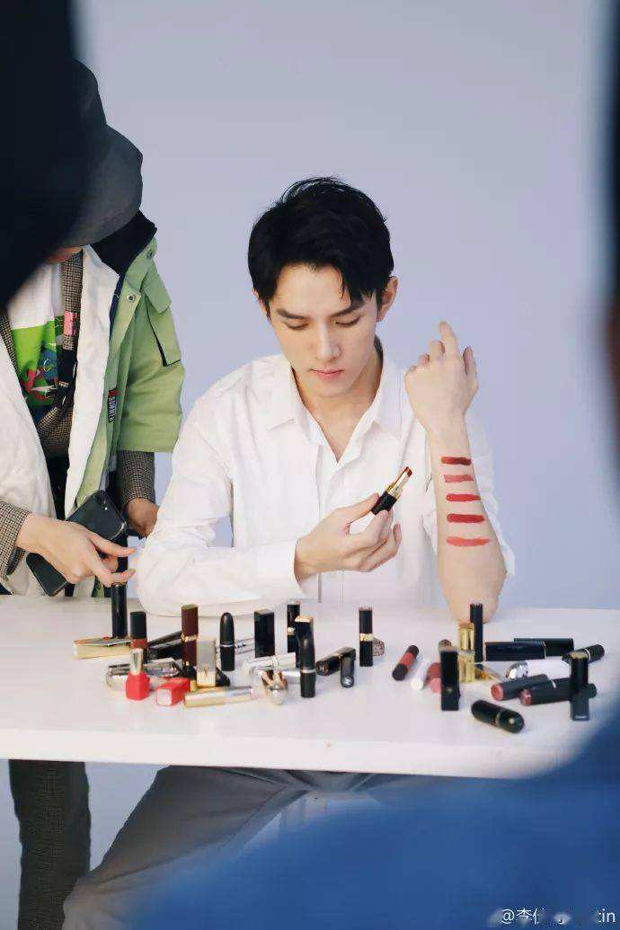 关于李佳琦半年涨粉超2500万；短视频平台加大电商布局_网易订阅的信息